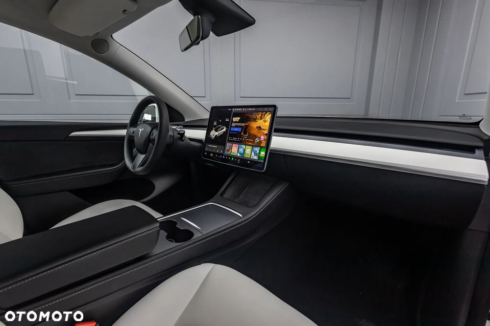 Tesla Model Y - 10