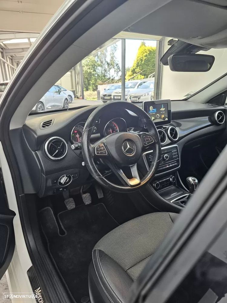 Mercedes-Benz CLA 180 d Urban - 40
