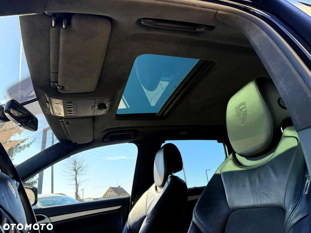 Porsche Cayenne Turbo - 21