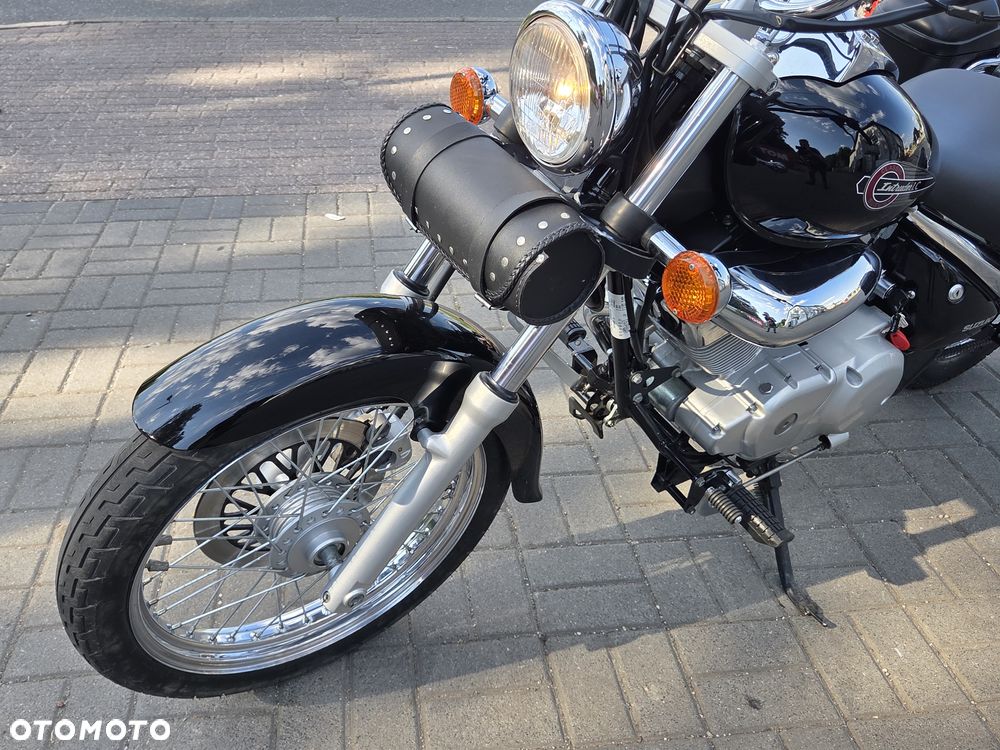 Suzuki Intruder - 32
