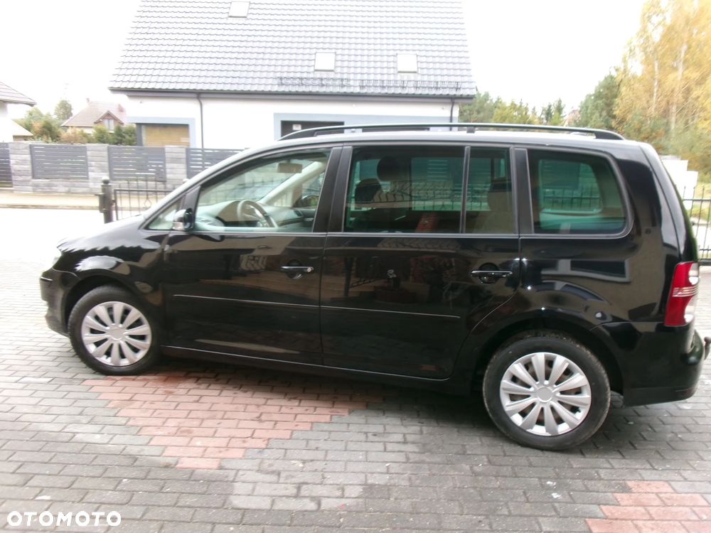 Volkswagen Touran - 11