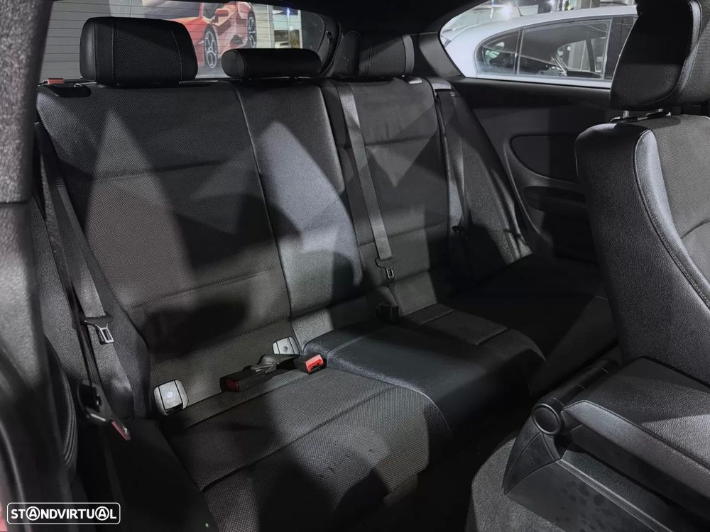 BMW 118 d Pack M - 12