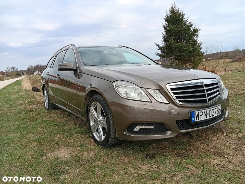 Mercedes-Benz Klasa E 300 CDI DPF BlueEFFICIENCY 7G-TRONIC Avantgarde - 4