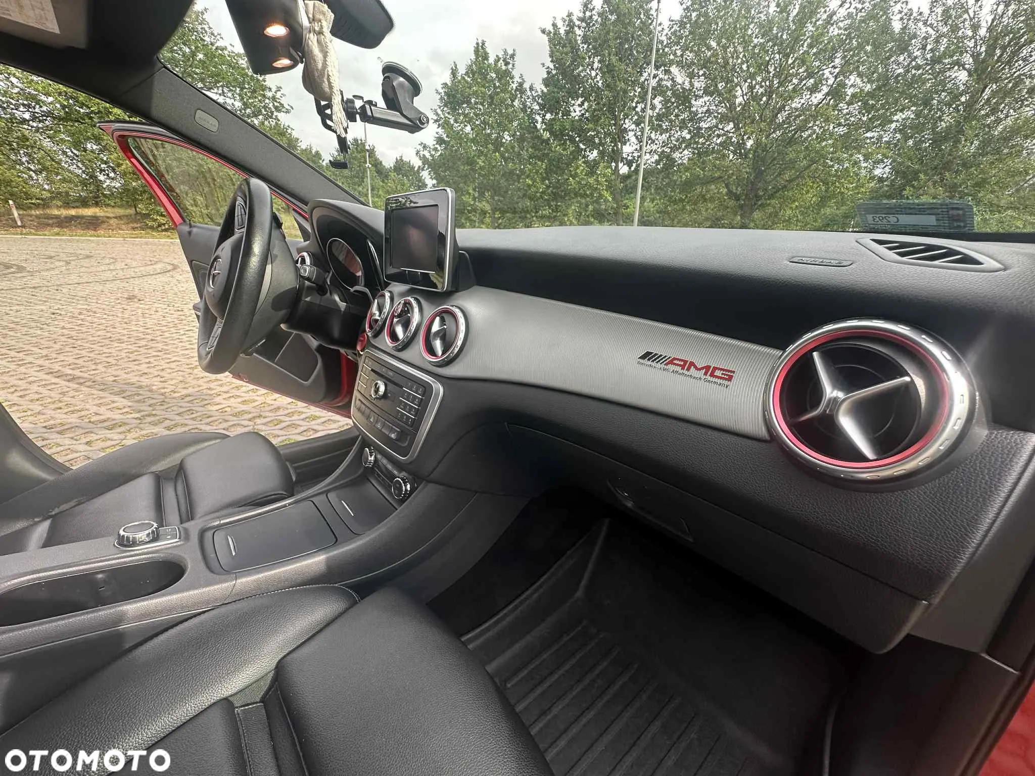 Mercedes-Benz GLA 250 7G-DCT - 23