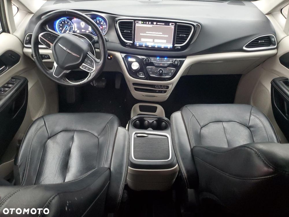 Chrysler Pacifica - 8