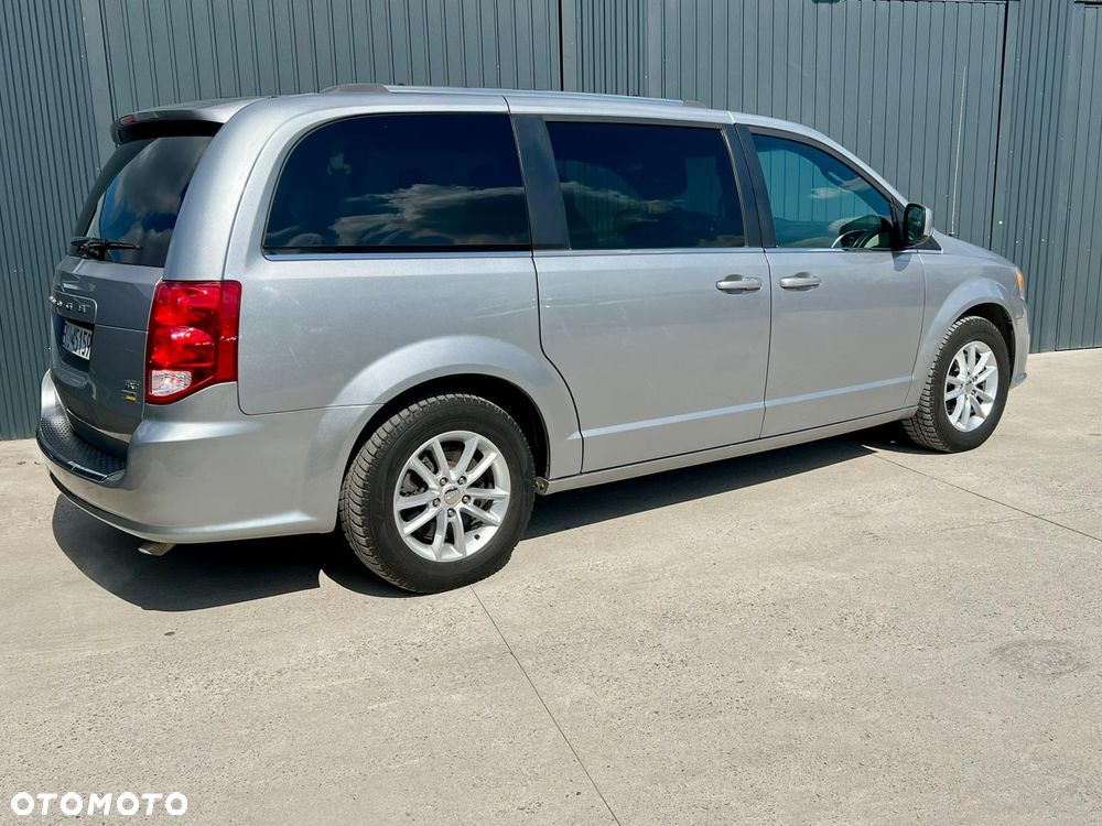 Dodge Grand Caravan - 8