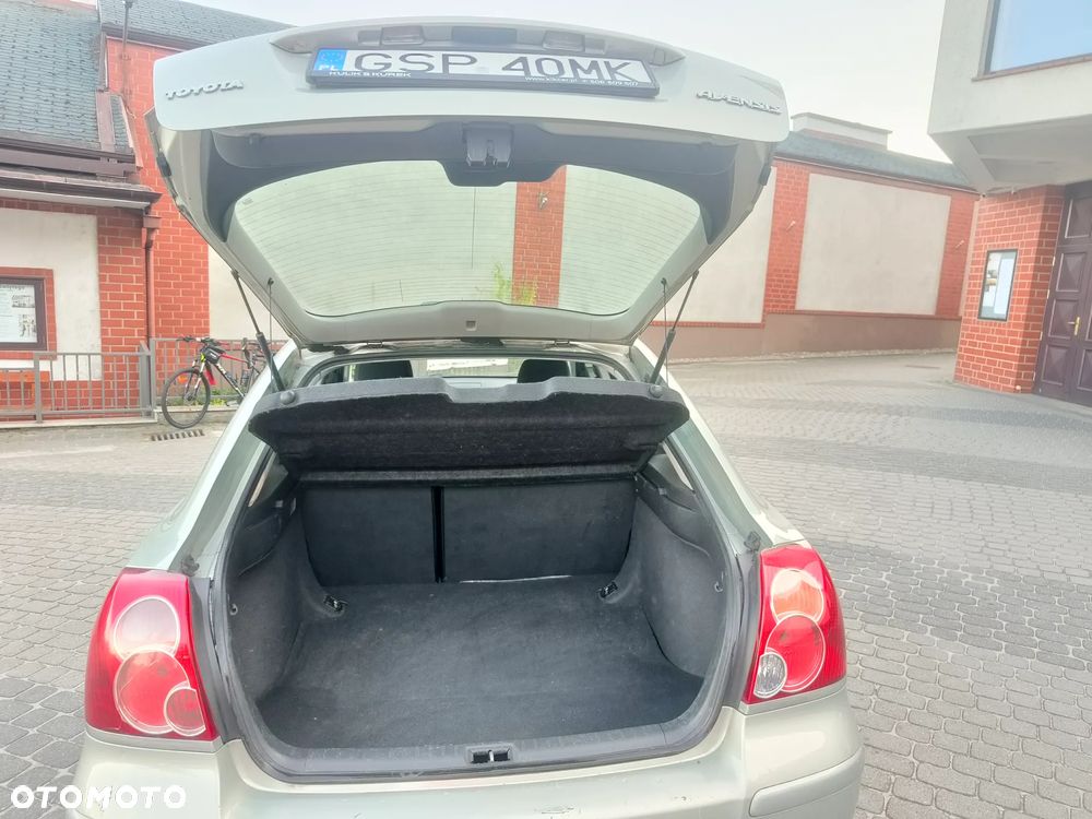 Toyota Avensis 1.8 VVT-i Luna - 18