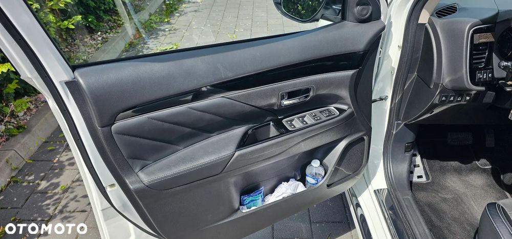 Mitsubishi Outlander Intense + - 27