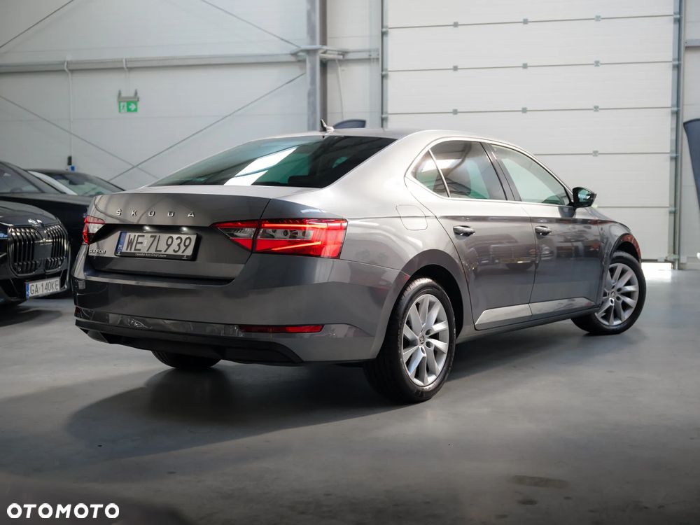 Skoda Superb 2.0 TDI SCR Ambition - 11