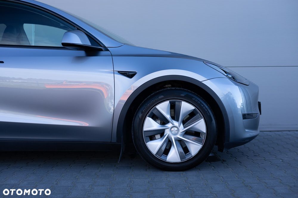 Tesla Y Long Range AWD - 9