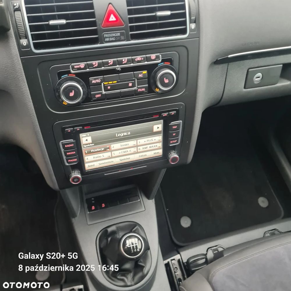 Volkswagen Touran 2.0 TDI DPF Highline - 13