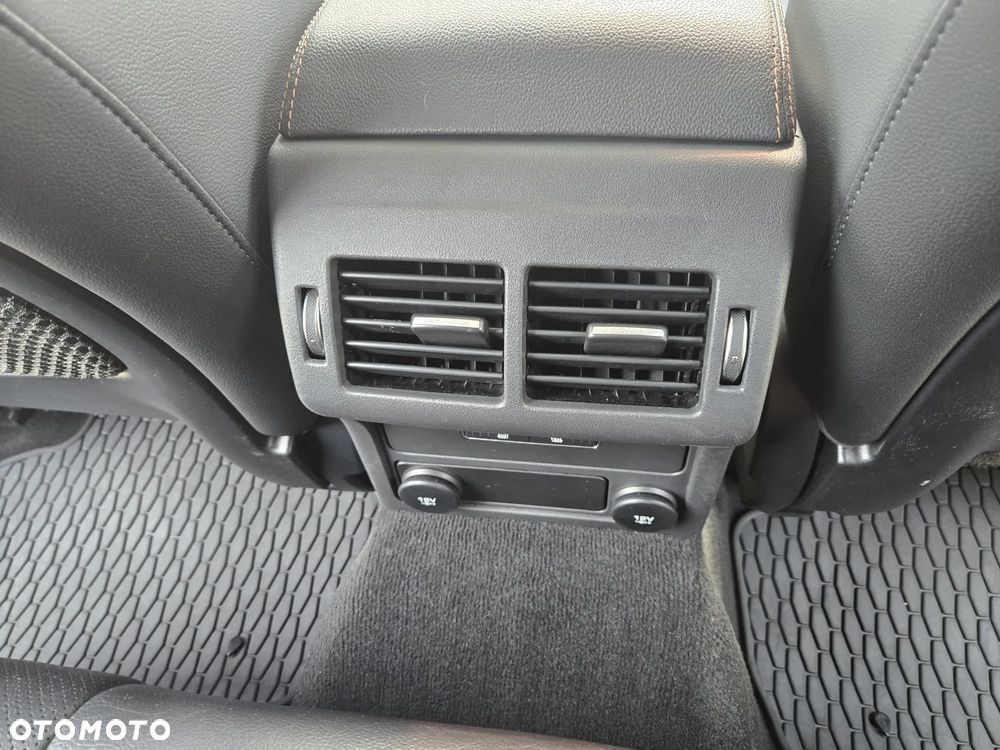 Jaguar XE P250 R-Dynamic Black - 24