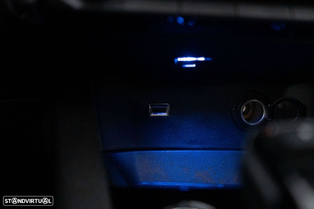 Peugeot 3008 1.6 Hybrid GT e-EAT8 - 29