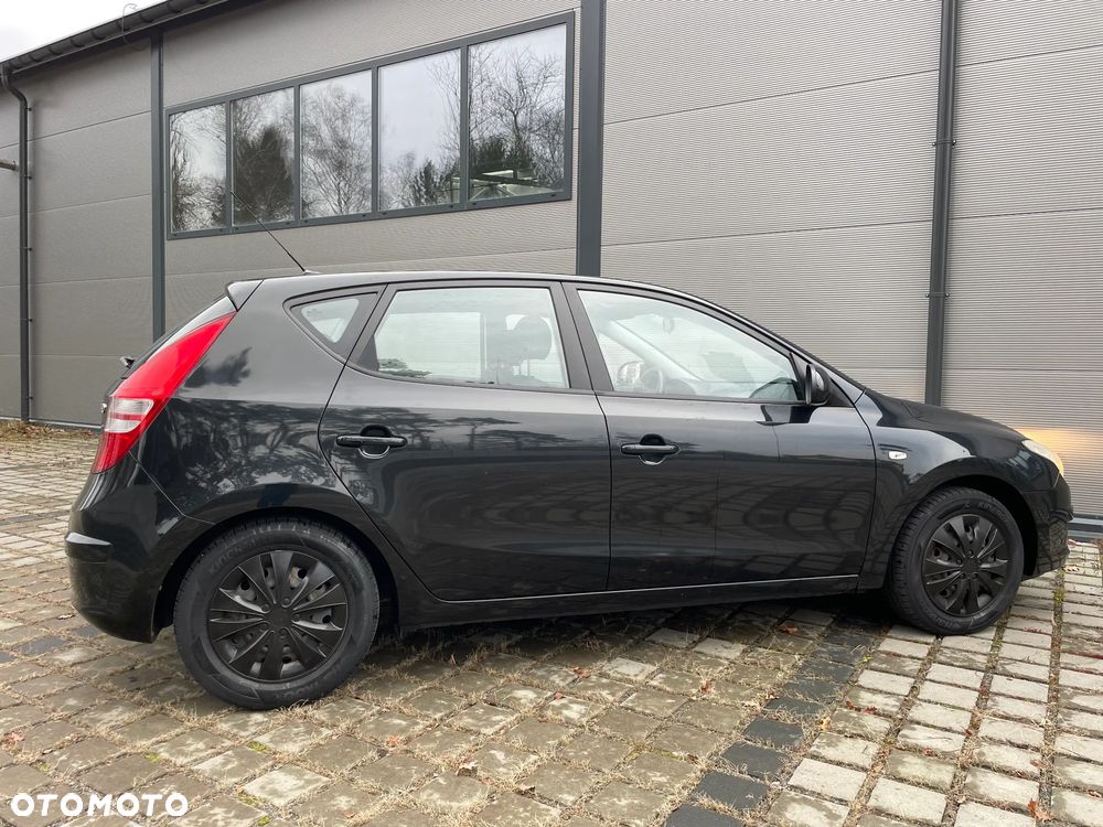 Hyundai i30 1.6 Classic + - 15