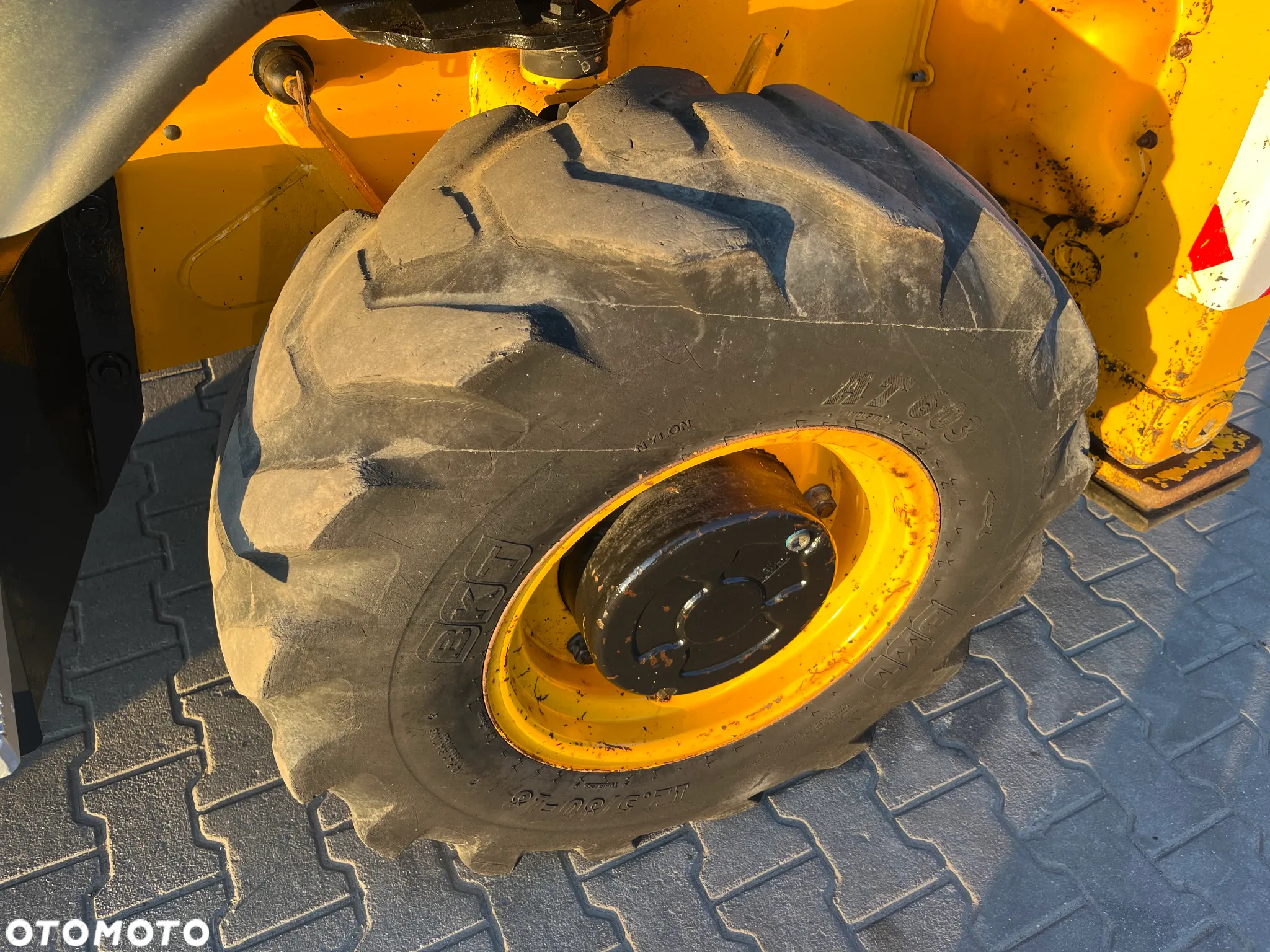 JCB 2CX - 24