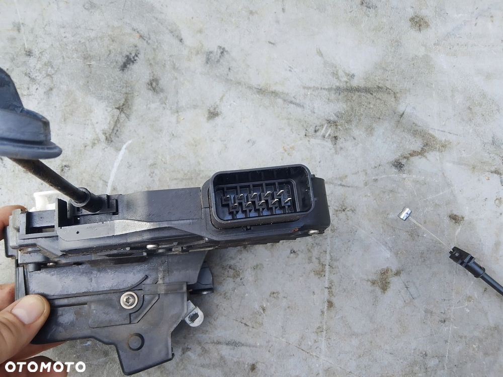 zamek prawy tył volvo v70 iii 31253660 - 3