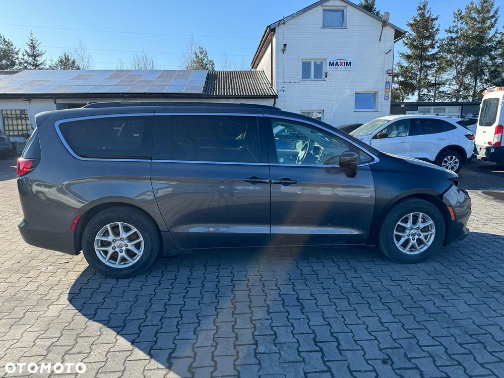 Chrysler Pacifica - 5