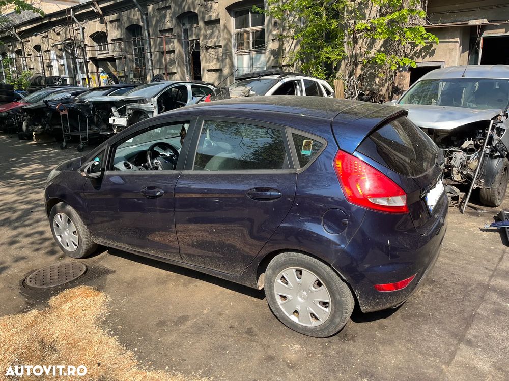 Dezmembrez Ford Fiesta MK6 2012 albastru 1,3 benzina 60KW SNJB - 4