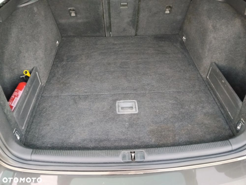 Volkswagen Passat 2.0 TDI Comfortline R-Style DSG - 31