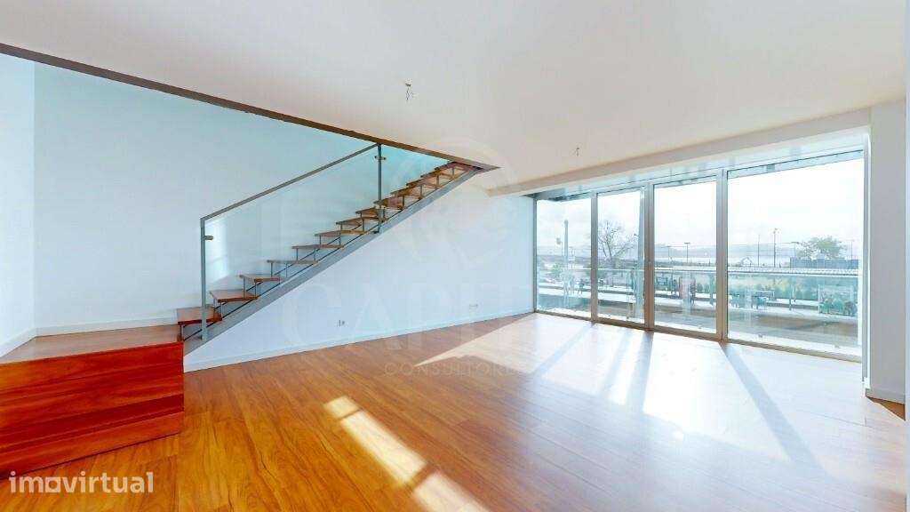 Apartamento Duplex T2 c/ Box e Piscina em Algés - Grande imagem: 3/49