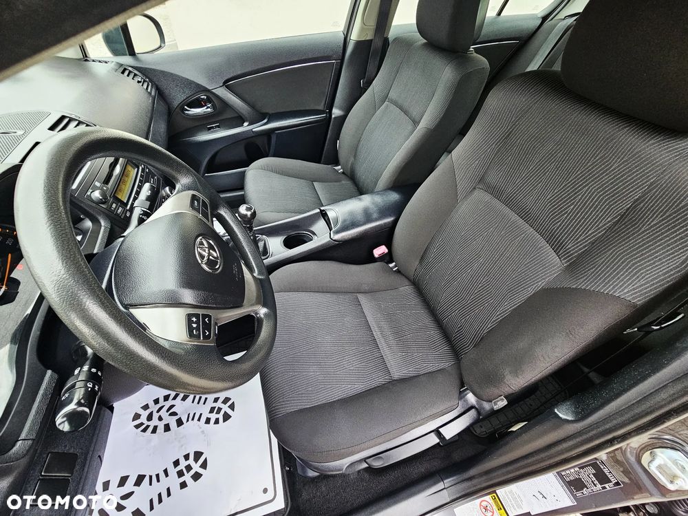 Toyota Avensis 2.0 D-4D - 10
