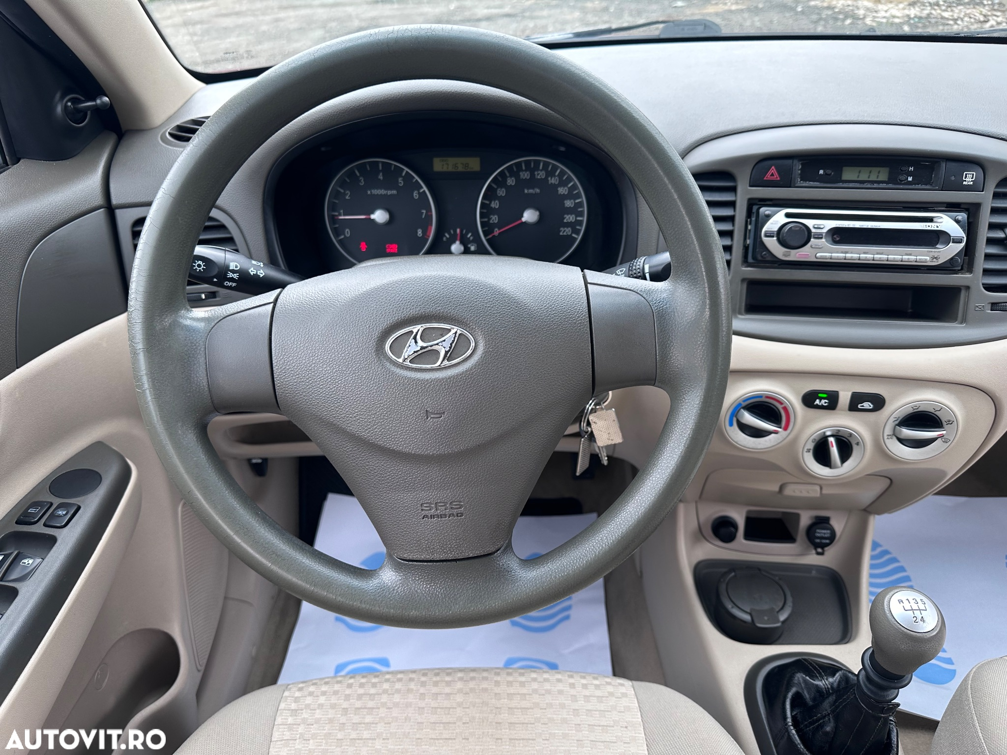 Hyundai Accent 1.4 GL - 22