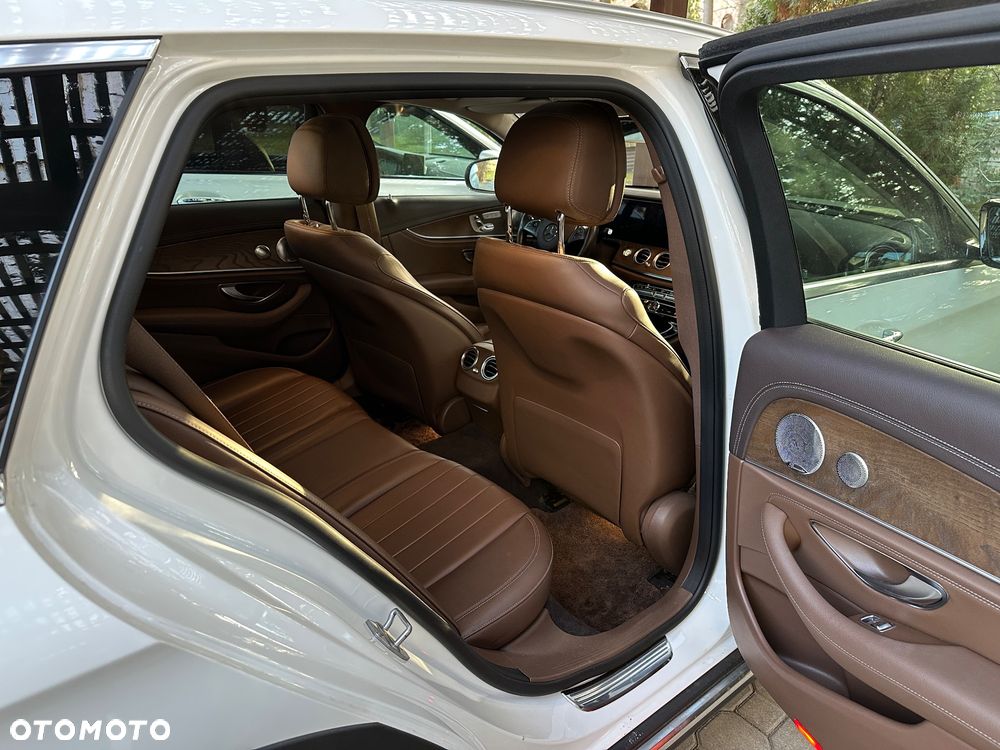 Mercedes-Benz Klasa E 220 d 4-Matic All-Terrain - 23