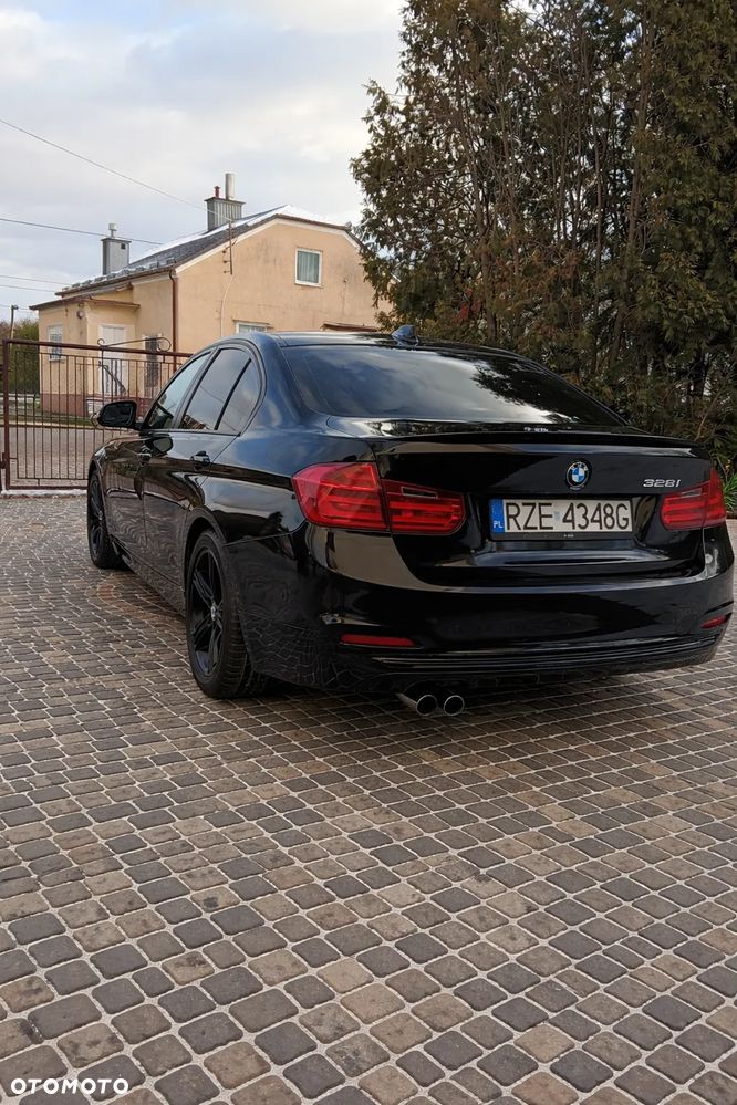 BMW Seria 3 328i Luxury Line - 9