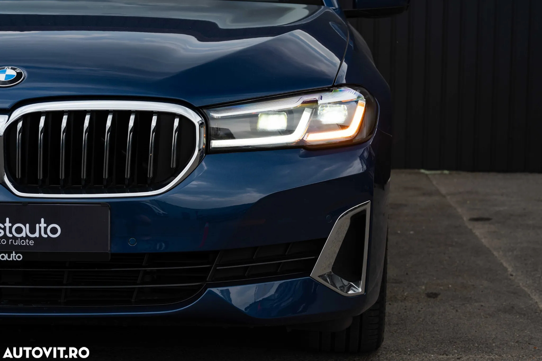 BMW Seria 5 530e Aut. Luxury Line - 38