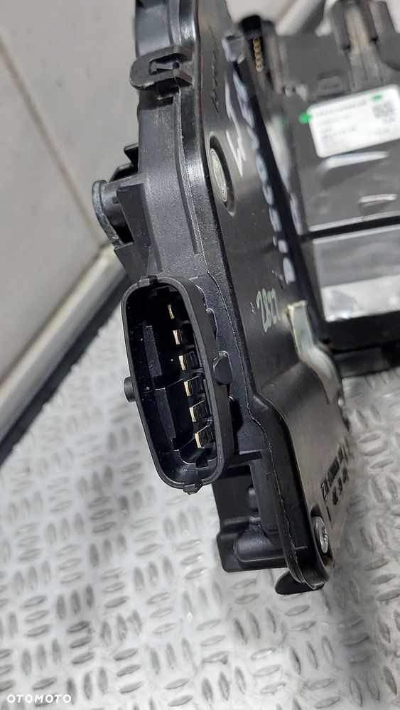 ZAMEK DRZWI LEWY TYŁ 6-PIN + 8-PINLAND ROVER DISCOVERY SPORT R2017 NR FK7224995AE - 4