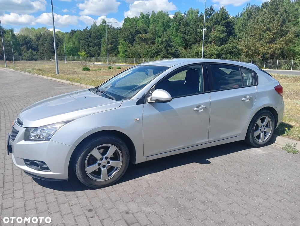 Chevrolet Cruze 1.6 LS+ - 3