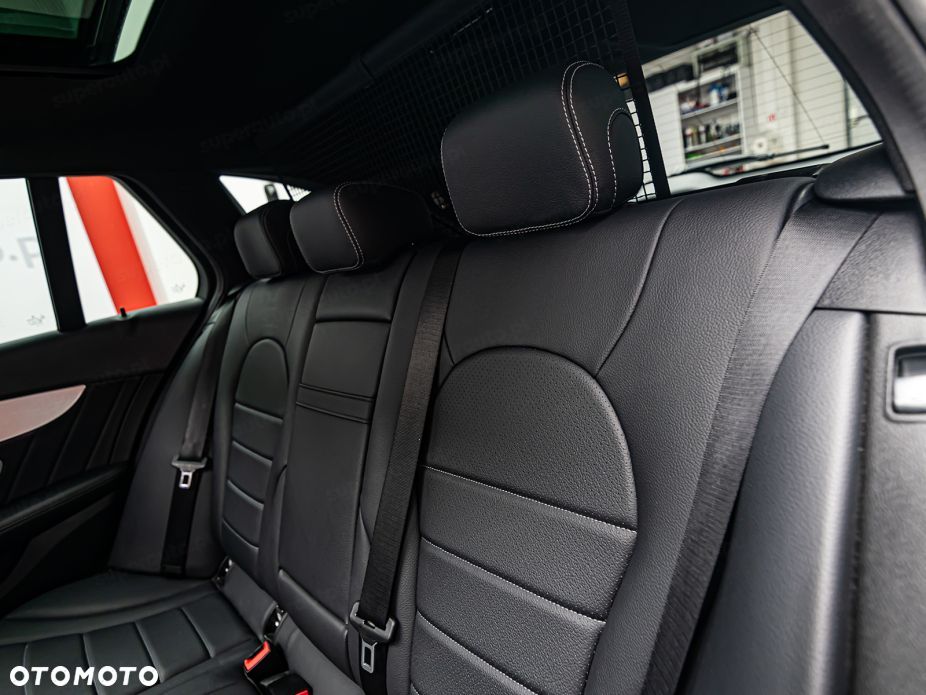 Mercedes-Benz Klasa C 300 9G-TRONIC - 23