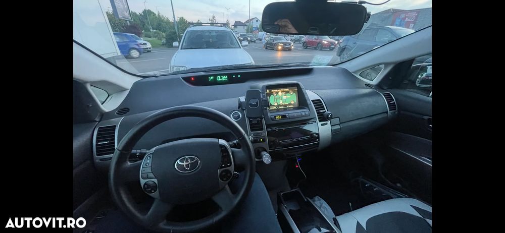 Toyota Prius (Hybrid) Sol - 7