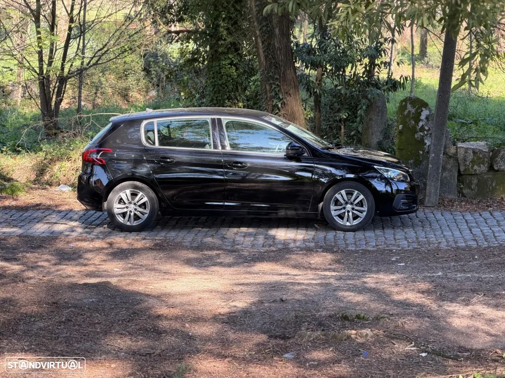 Peugeot 308 - 8