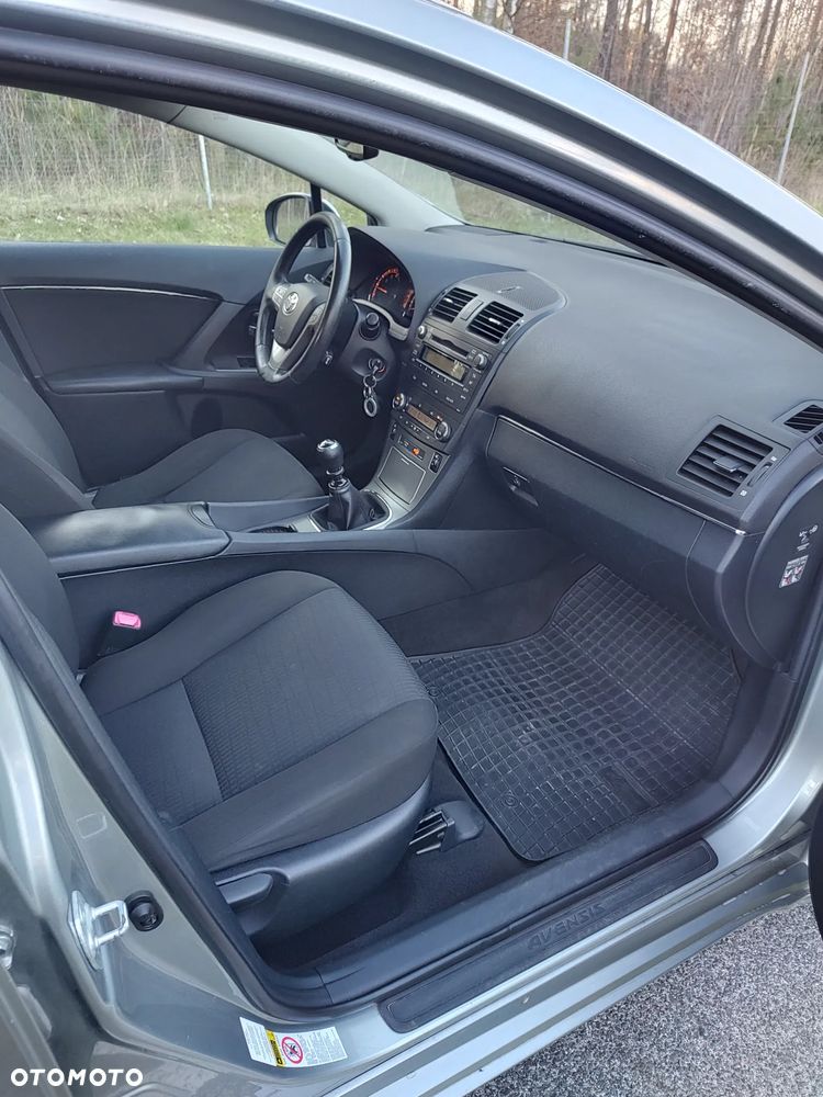 Toyota Avensis 1.8 Sol - 9