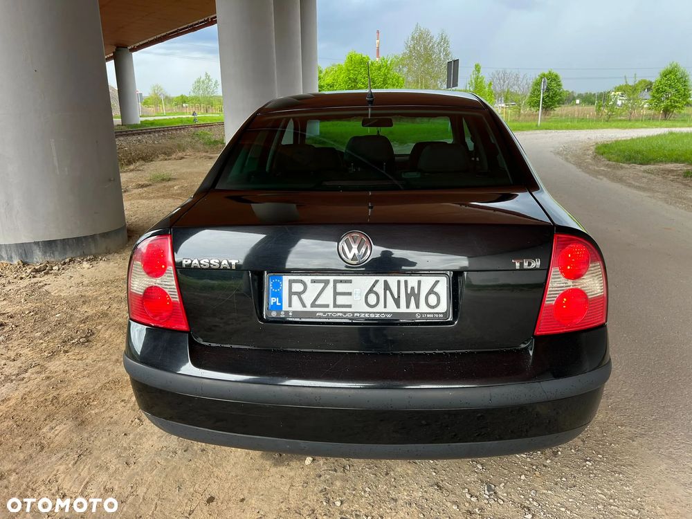Volkswagen Passat 1.9 TDI Highline - 19