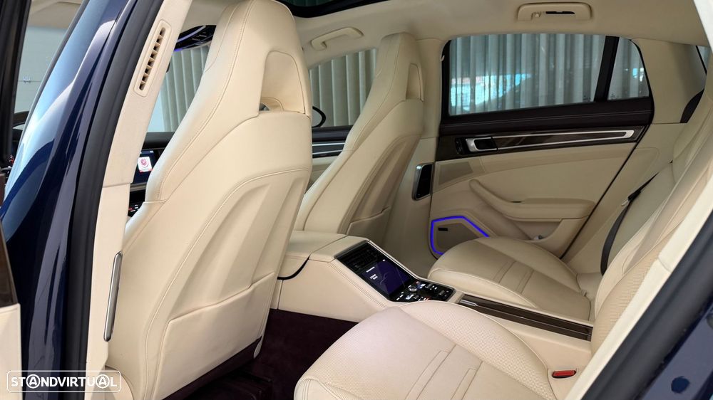 Porsche Panamera 4 E-Hybrid - 11