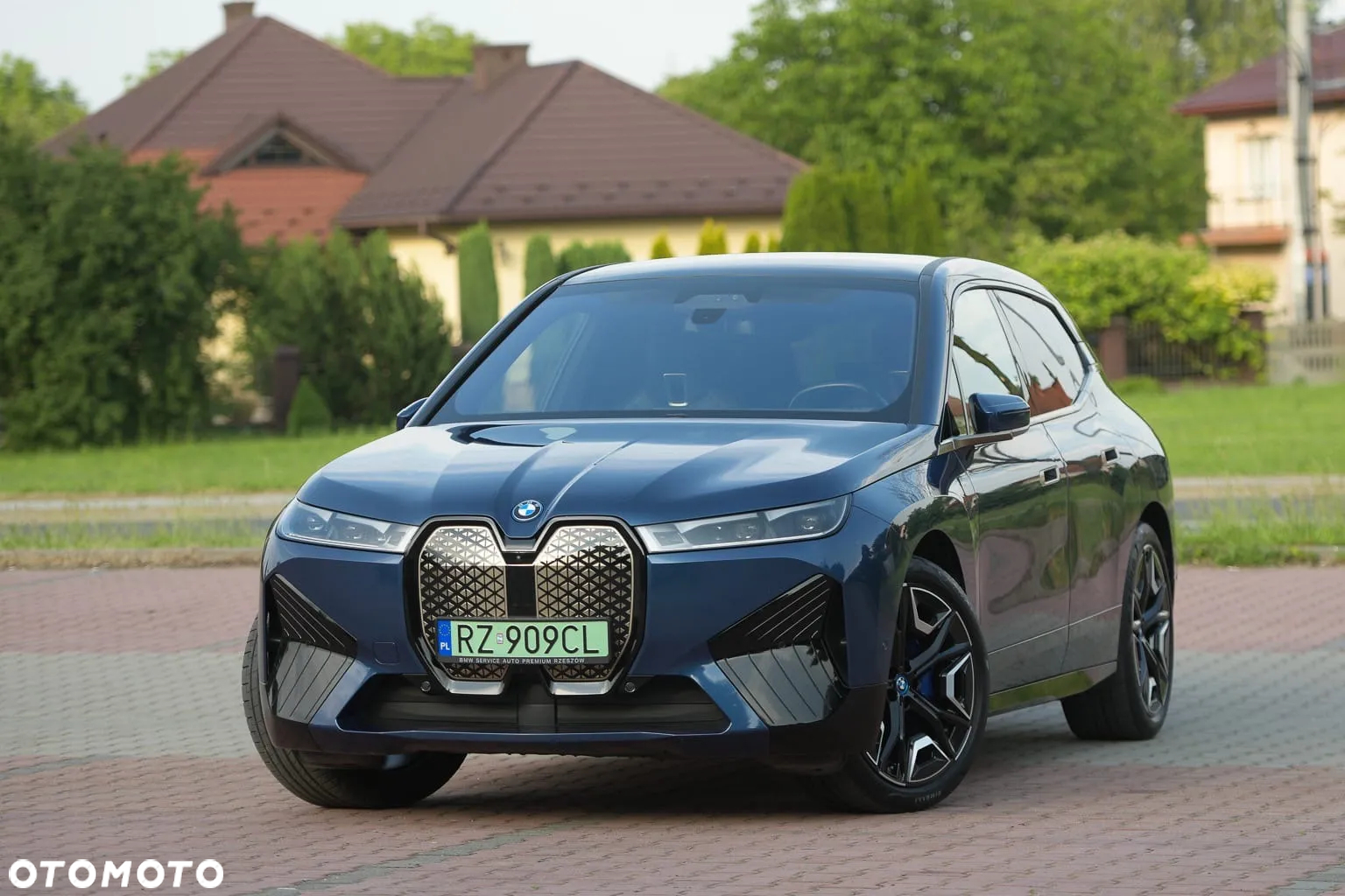 BMW iX - 9
