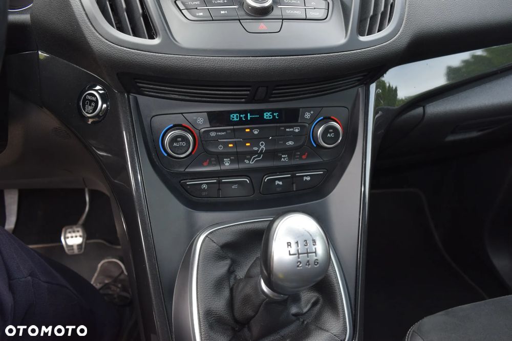 Ford Kuga 1.5 EcoBoost 2x4 ST-Line - 23