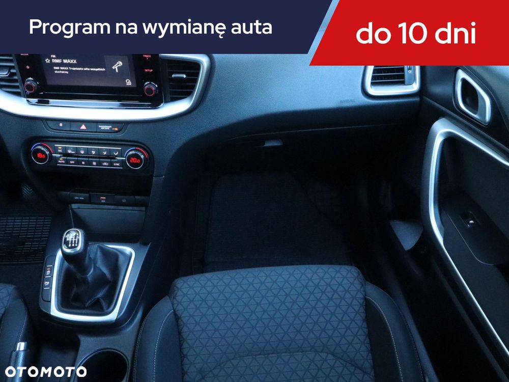 Kia Ceed - 10