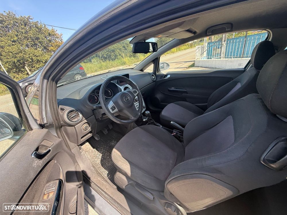 Opel Corsa 1.3 CDTi Enjoy — fotografia 15