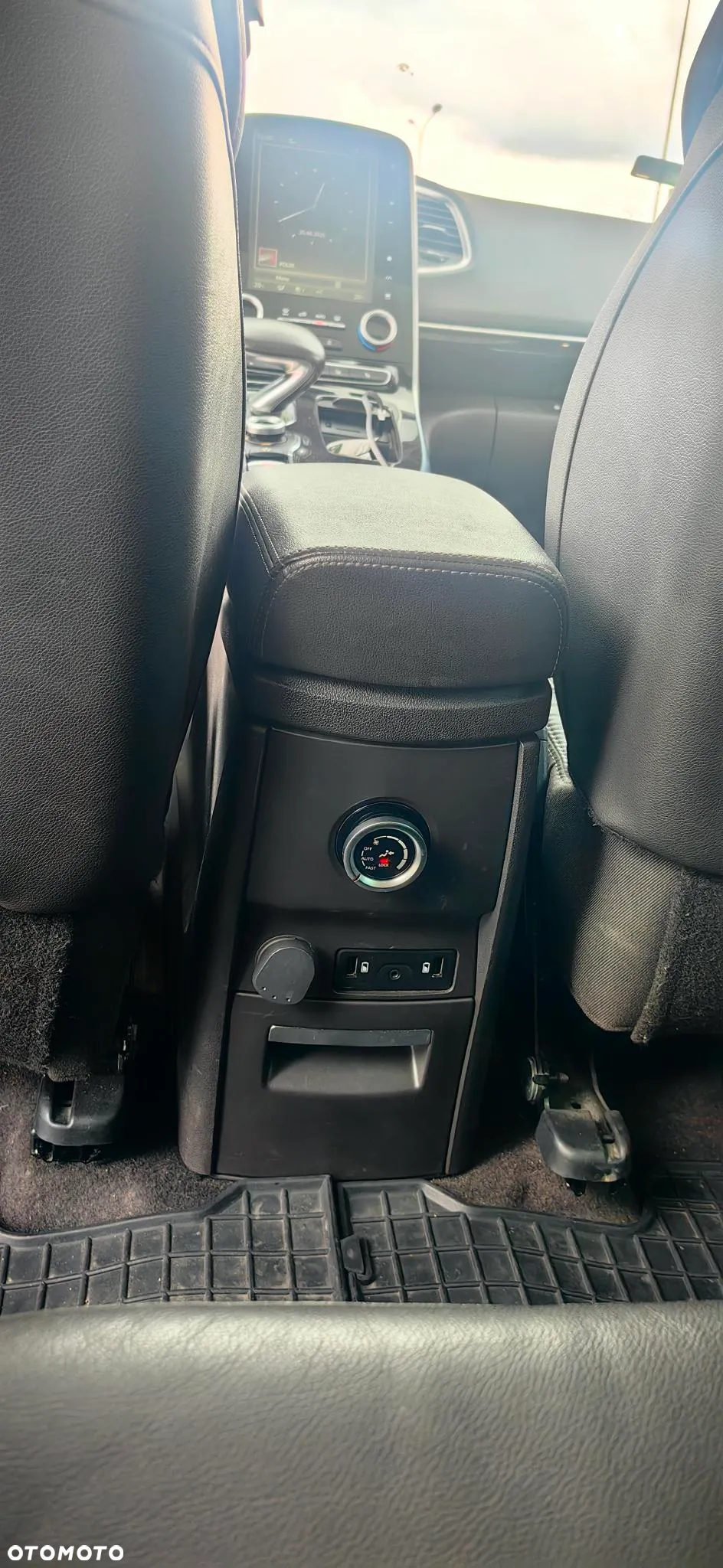 Renault Espace 1.6 dCi Energy Initiale Paris EDC 7os - 13