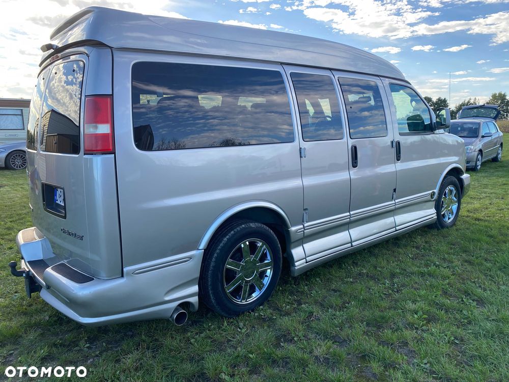 Chevrolet Express - 7