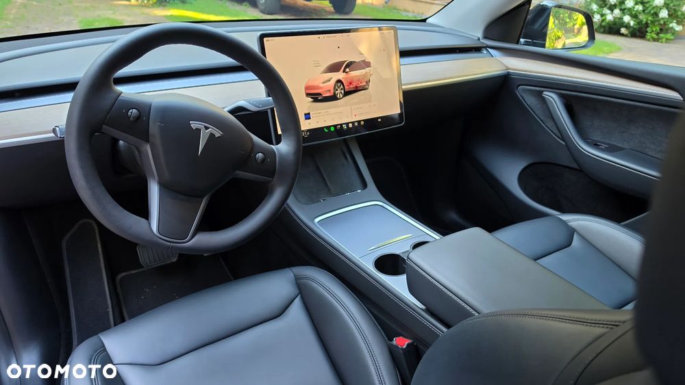 Tesla Model Y Long Range AWD - 7