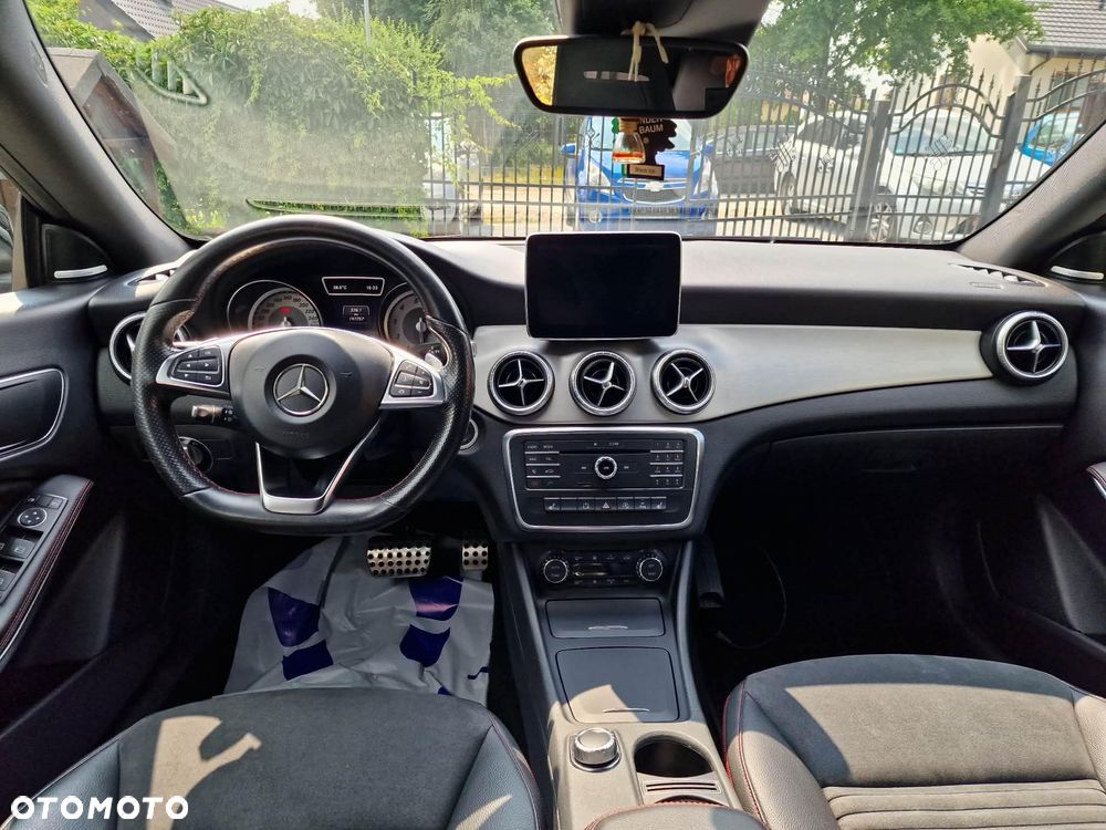 Mercedes-Benz CLA 200 7G-DCT AMG Line - 10