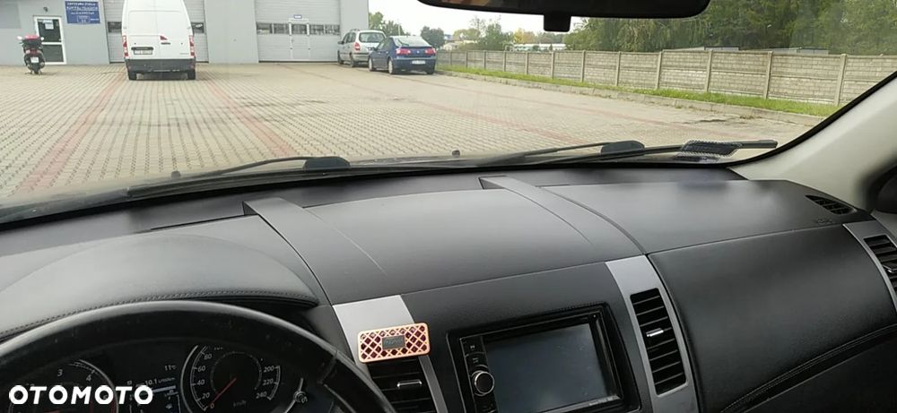 Mitsubishi Outlander - 18