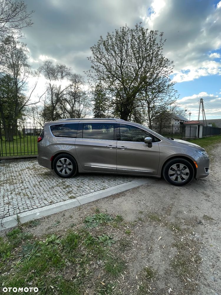 Chrysler Pacifica - 4