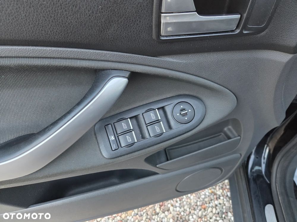 Ford Kuga 2.0 TDCi 2x4 Titanium - 21