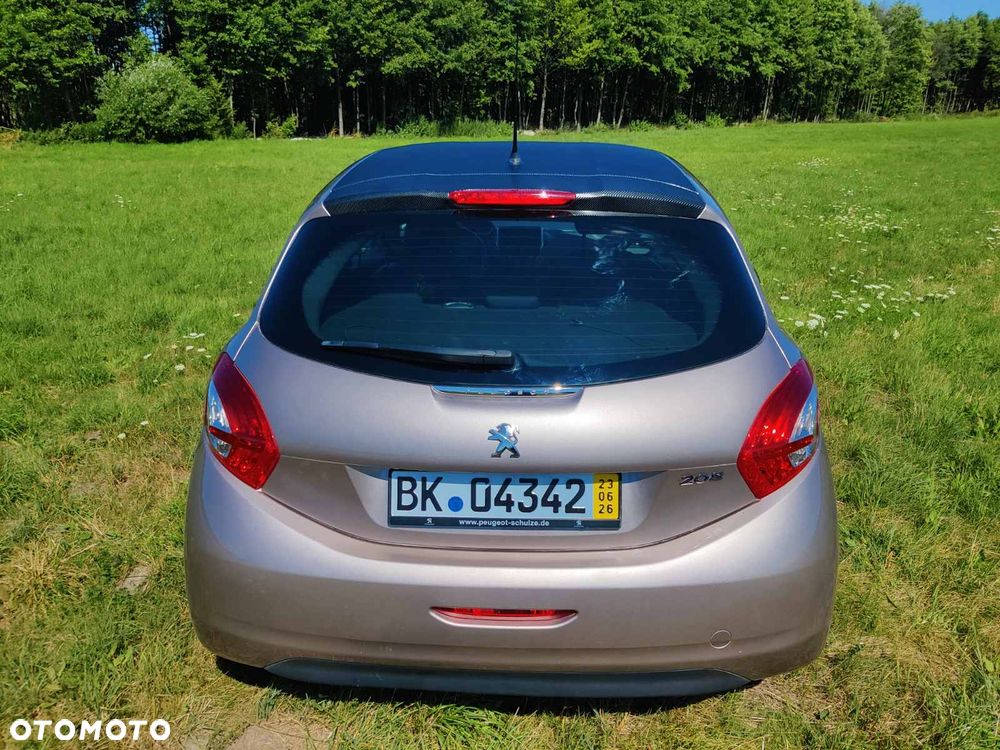 Peugeot 208 - 17