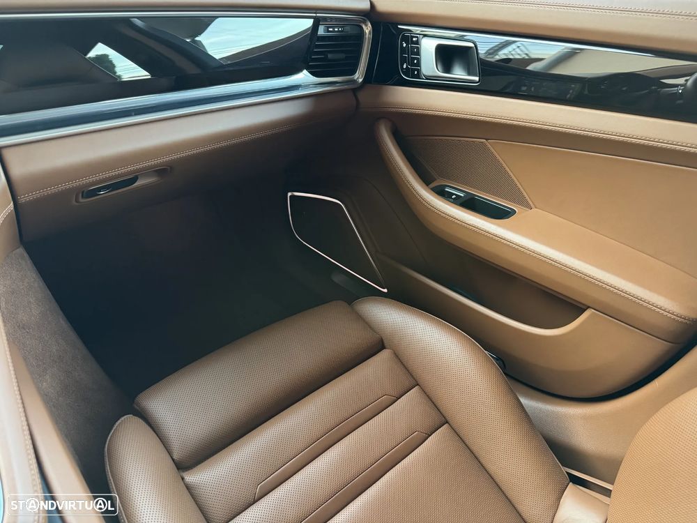 Porsche Panamera Sport Turismo 4 E-Hybrid - 24